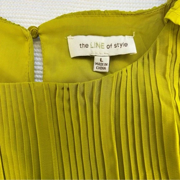 Chartreuse Textured Ruffle Shoulder Blouse | Ribbed Style Top| Size Large - Picture 5 of 6